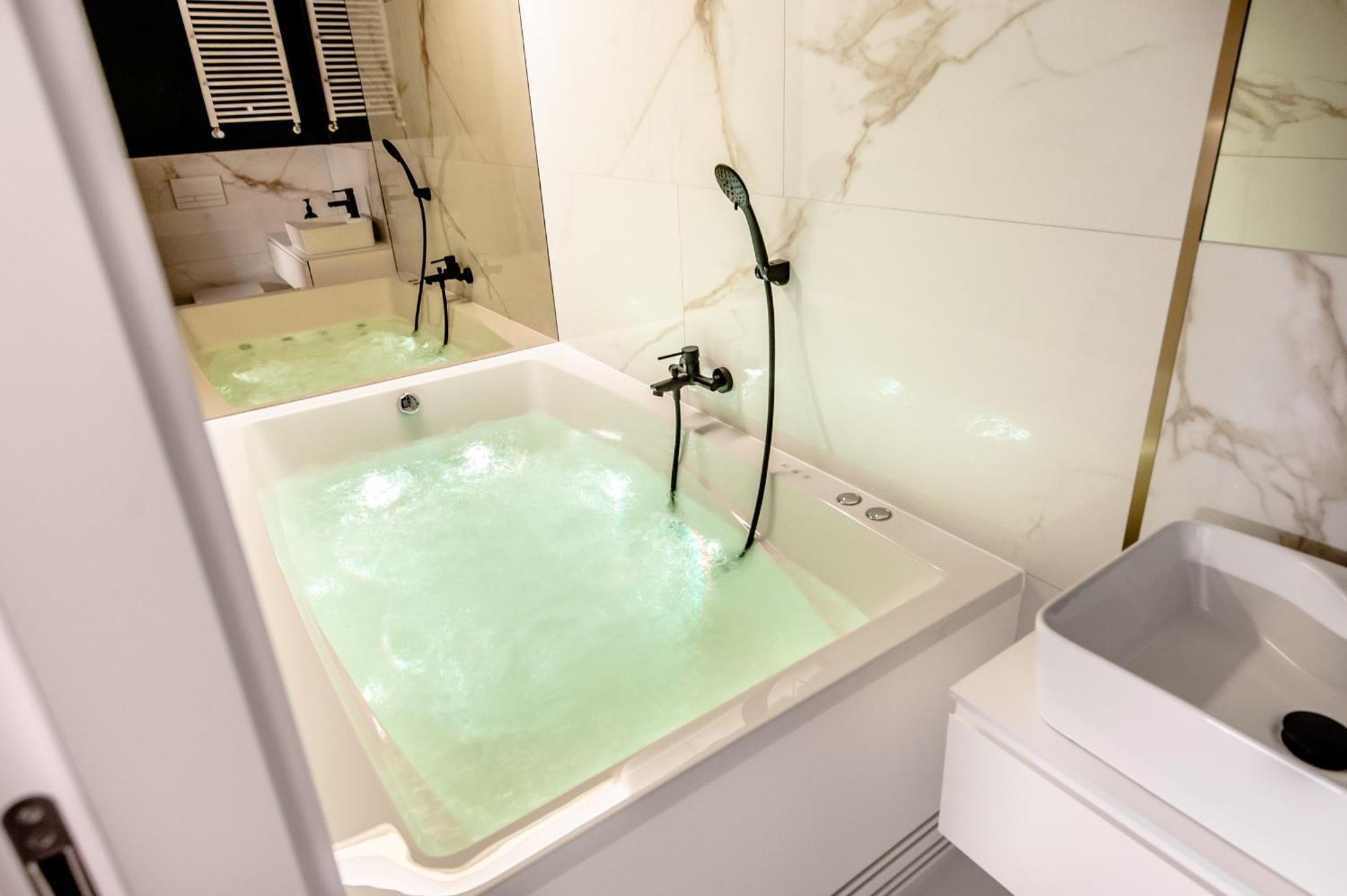 Super-apartamenty Vip Jacuzzi Iv Posen